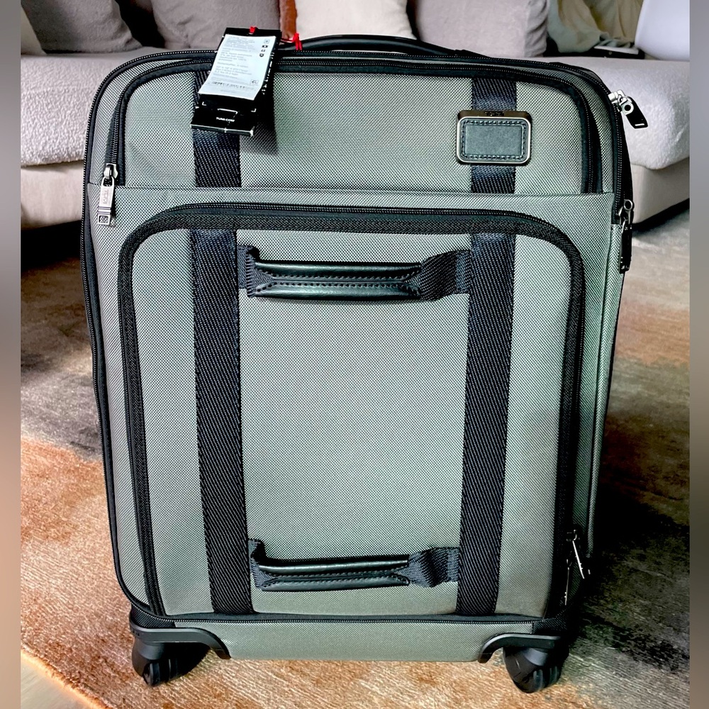 TUMI (MERGE) Carry-on bag